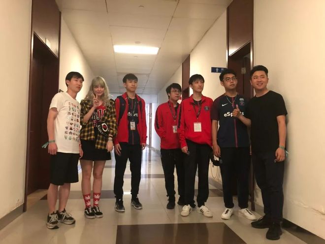 尽管情绪上 尽管情绪上